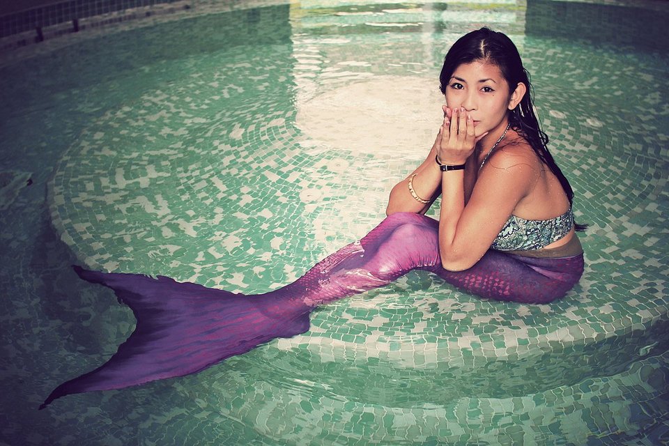 Η μικρή γοργόνα: Η νεαρή που κάνει χρυσές δουλειές με την ουρά των 5.000 δολαρίων [εικόνες]  | iefimerida.gr 0