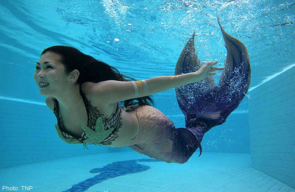 Η μικρή γοργόνα: Η νεαρή που κάνει χρυσές δουλειές με την ουρά των 5.000 δολαρίων [εικόνες]  | iefimerida.gr 2