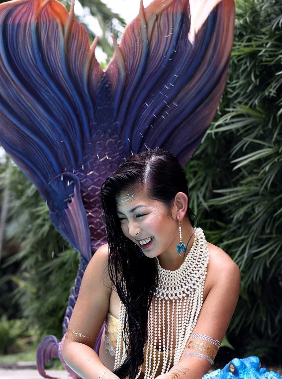 Η μικρή γοργόνα: Η νεαρή που κάνει χρυσές δουλειές με την ουρά των 5.000 δολαρίων [εικόνες]  | iefimerida.gr 5