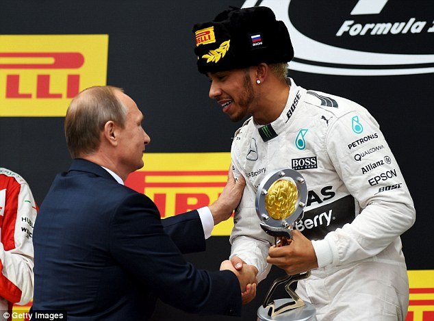 Ο Χάμιλτον κέρδισε το  Grand Prix και έλουσε με σαμπάνια τον Πούτιν [εικόνες] | iefimerida.gr 0