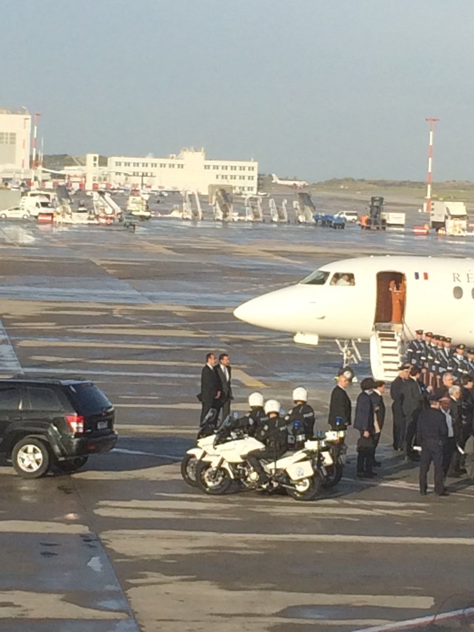 Η άφιξη του Φρανσουά Ολάντ στην Αθήνα [εικόνες] | iefimerida.gr 3