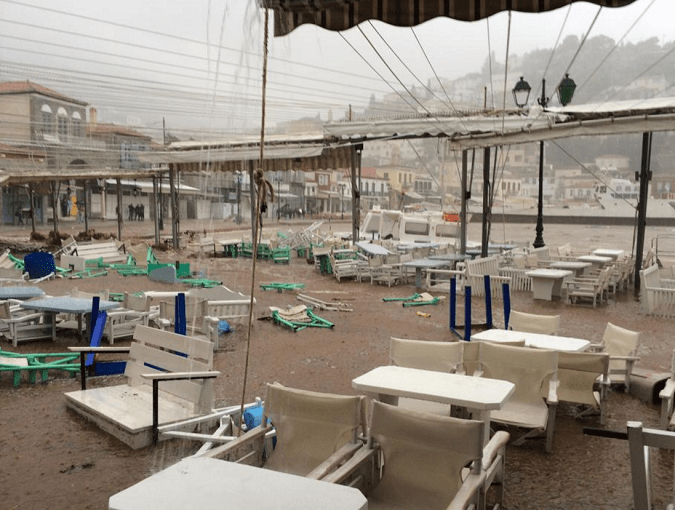 Πνίγηκε η Υδρα από την κακοκαιρία -Απελπισμένοι οι κάτοικοι, που βλέπουν τις περιουσίες τους να καταστρέφονται [εικόνες & βίντεο] | iefimerida.gr 6