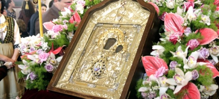 Στον Πειραιά για δέκα ημέρες η εικόνα της Παναγίας της Έλωνας | iefimerida.gr 0