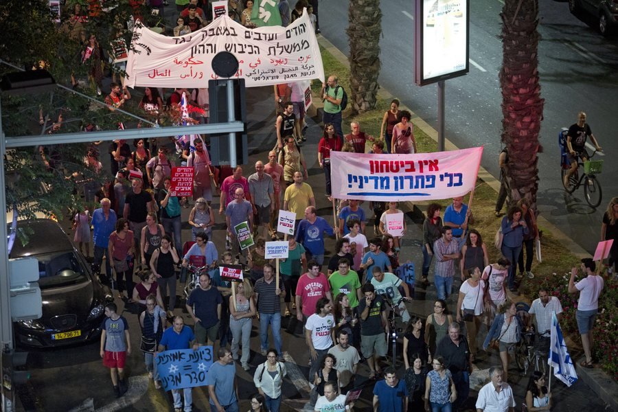 Ισραήλ: Χιλιάδες Ισραηλινοί διαδήλωσαν υπέρ της ειρήνης με τους Παλαιστινίους [εικόνες] | iefimerida.gr 0