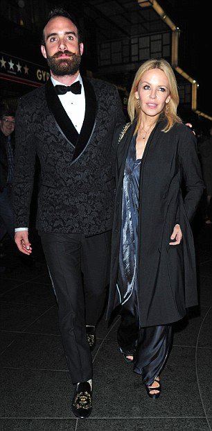 Κάιλι Μινόγκ: Ερωτευμένη με 27χρονο ηθοποιό [εικόνες]  | iefimerida.gr 1