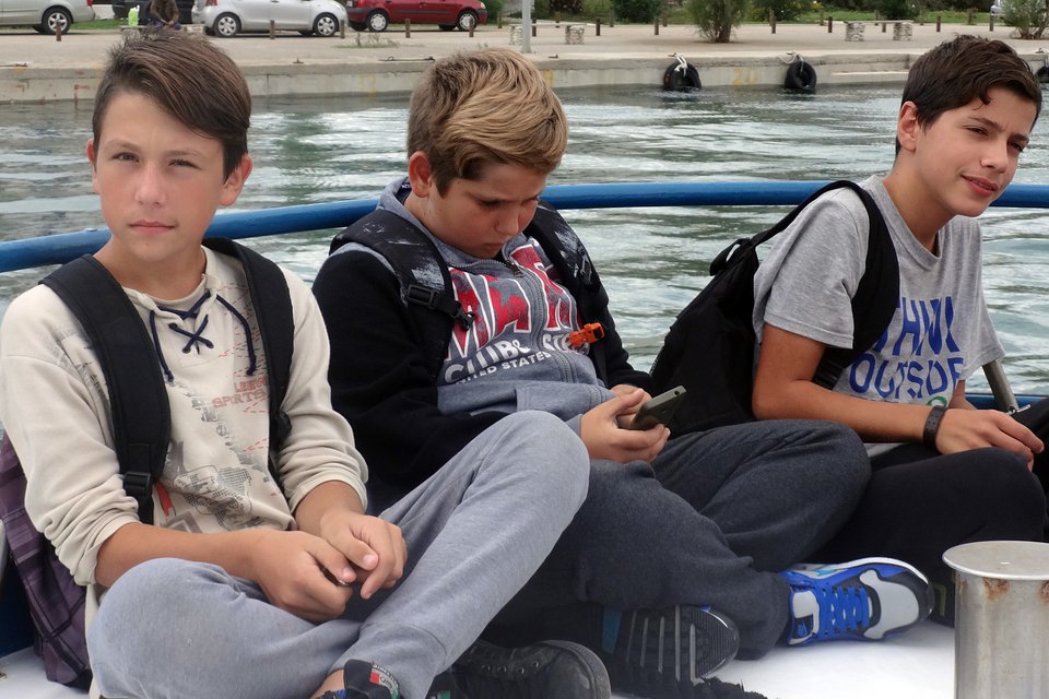 Οι 8 μαθητές που «παλεύουν» με τη θάλασσα στο Ιόνιο για να πάνε στο σχολείο - Φεύγουν νύχτα με καΐκι και γυρίζουν το απόγευμα [εικόνες] | iefimerida.gr 4