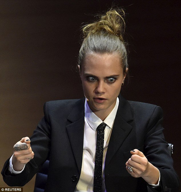 Κάρα Ντελεβίν: H Κέιτ Μος με έσωσε από την ψωρίαση [εικόνες]  | iefimerida.gr 0