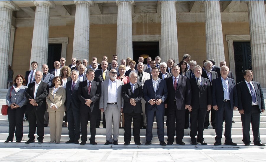 Το τρικ του Κατρούγκαλου για να φαίνεται πιο ψηλός [εικόνες] | iefimerida.gr 3