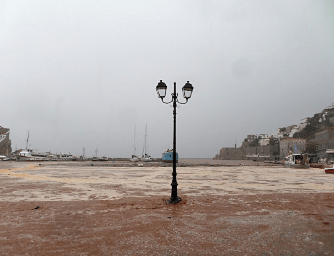 Πνίγηκε η Υδρα από την κακοκαιρία -Απελπισμένοι οι κάτοικοι, που βλέπουν τις περιουσίες τους να καταστρέφονται [εικόνες & βίντεο] | iefimerida.gr 7