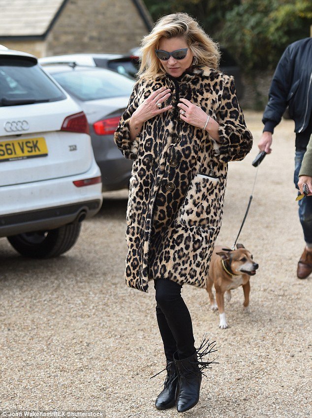 Κέιτ Μος: Συζεί με 28χρονο κόμη που πίνει αίμα [εικόνες]   | iefimerida.gr 0