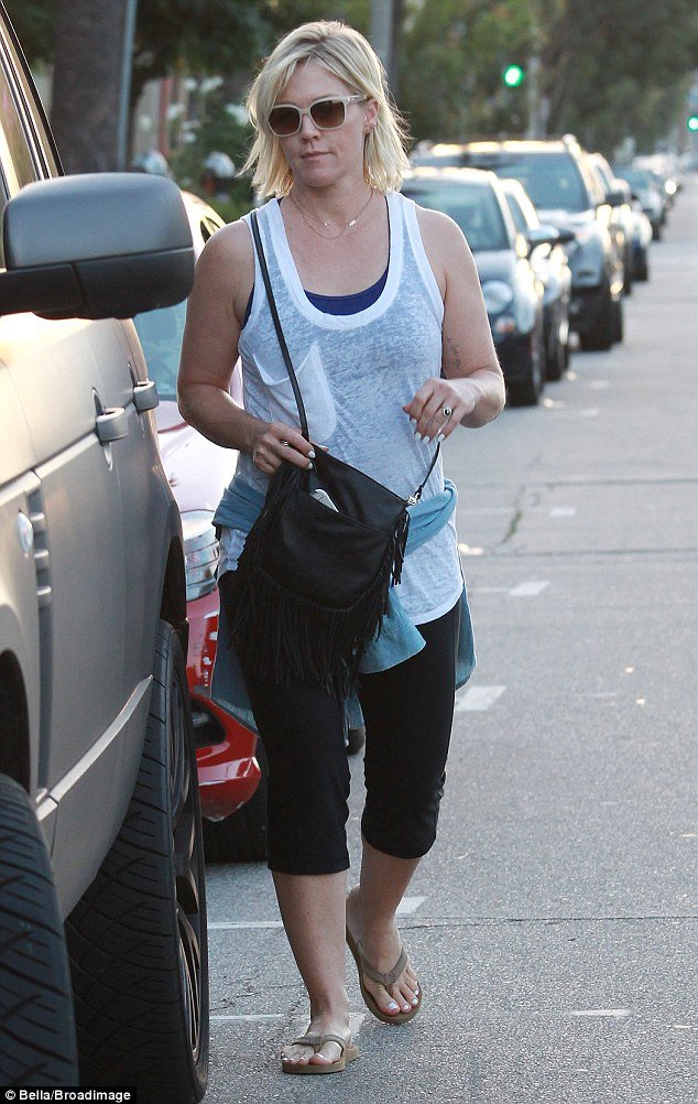 Δείτε πως είναι σήμερα η Κέλι από τη σειρά «Χτυποκάρδια στο Μπέβερλι Χιλς» [εικόνες]  | iefimerida.gr 0