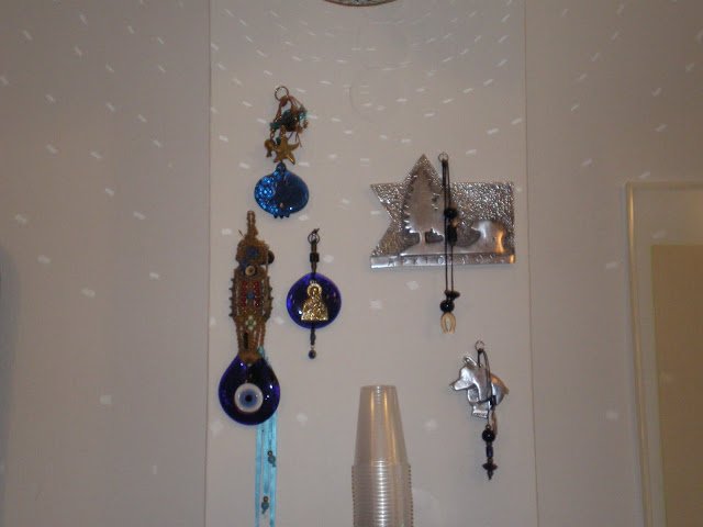 Η συλλογή με τα χιλιάδες κιτς μπιχλιμπίδια του Γιάννη Μπουτάρη [εικόνες] | iefimerida.gr 10