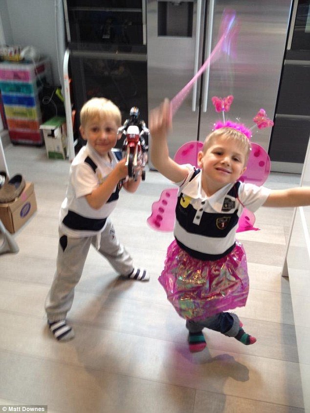 «Είχαμε δίδυμα αγόρια, αλλά σε ηλικία 18 μηνών το ένα ήθελε να γίνει κορίτσι» -Μια απίστευτη ιστορία [εικόνες] | iefimerida.gr 1