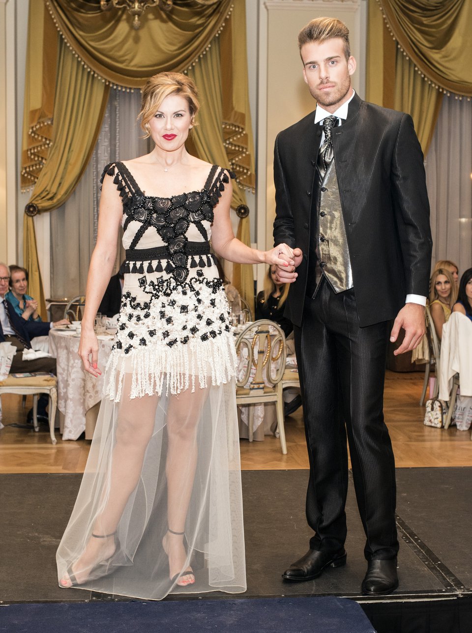 Μια άλλη Ευγενία Μανωλίδου - Σε ρόλο μοντέλου σε επίδειξη μόδας στη «Μεγάλη Βρεταννία» [εικόνες] | iefimerida.gr 6