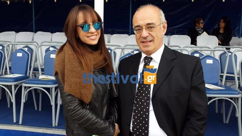 Ο Μάρδας με τη νεαρή κόρη του στην παρέλαση της Θεσσαλονίκης [εικόνες] | iefimerida.gr 2