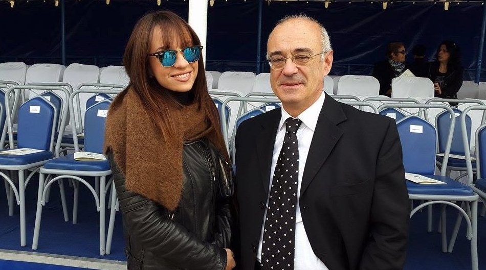 Ο Μάρδας με τη νεαρή κόρη του στην παρέλαση της Θεσσαλονίκης [εικόνες] | iefimerida.gr 0