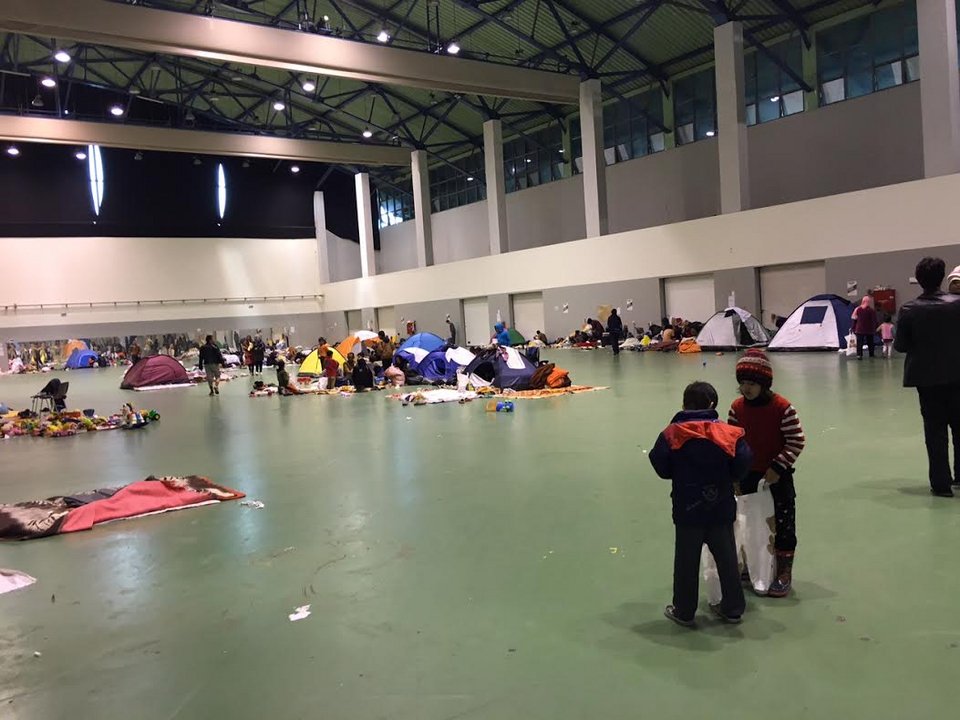Το Ιδρυμα Μαριάννα Βαρδινογιάννη κοντά στους πρόσφυγες -Εμβόλια σε παιδάκια που φιλοξενούνται στο κλειστό Γαλατσίου | iefimerida.gr 9
