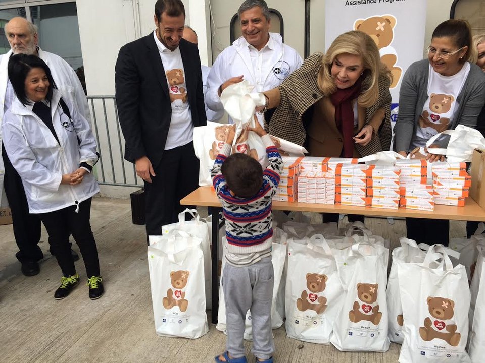 Το Ιδρυμα Μαριάννα Βαρδινογιάννη κοντά στους πρόσφυγες -Εμβόλια σε παιδάκια που φιλοξενούνται στο κλειστό Γαλατσίου | iefimerida.gr 2