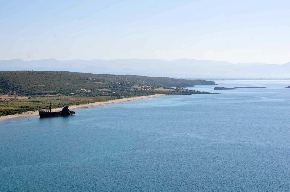 Το πλοίο-φάντασμα στο Γύθειο -Το εγκαταλελειμμένο σκαρί που έγινε η απόλυτη ατραξιόν της περιοχής [εικόνες] | iefimerida.gr 3