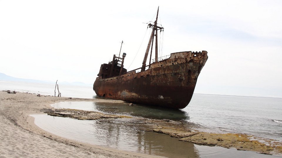 Το πλοίο-φάντασμα στο Γύθειο -Το εγκαταλελειμμένο σκαρί που έγινε η απόλυτη ατραξιόν της περιοχής [εικόνες] | iefimerida.gr 4