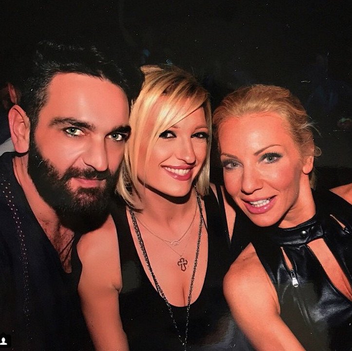 Ο πρασινομάτης οδοντίατρος που λατρεύει η ελληνική σόουμπιζ -Οι selfies στην καρέκλα του... πόνου [εικόνες] | iefimerida.gr 12