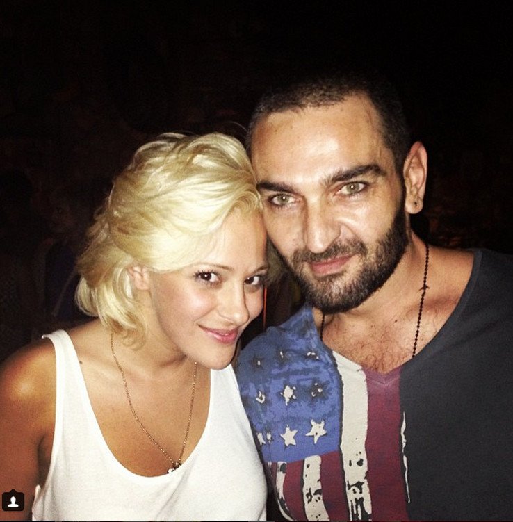 Ο πρασινομάτης οδοντίατρος που λατρεύει η ελληνική σόουμπιζ -Οι selfies στην καρέκλα του... πόνου [εικόνες] | iefimerida.gr 15