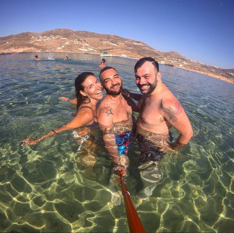 Ο πρασινομάτης οδοντίατρος που λατρεύει η ελληνική σόουμπιζ -Οι selfies στην καρέκλα του... πόνου [εικόνες] | iefimerida.gr 3