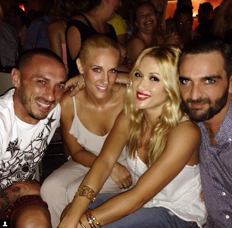 Ο πρασινομάτης οδοντίατρος που λατρεύει η ελληνική σόουμπιζ -Οι selfies στην καρέκλα του... πόνου [εικόνες] | iefimerida.gr 6