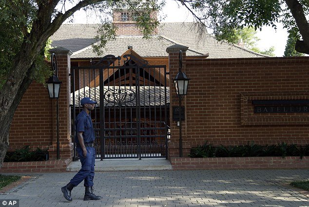 Αποφυλακίστηκε ο Όσκαρ Πιστόριους -Σε κατ'οίκον περιορισμό στο σπίτι-παλάτι του θείου του [εικόνες] | iefimerida.gr 1