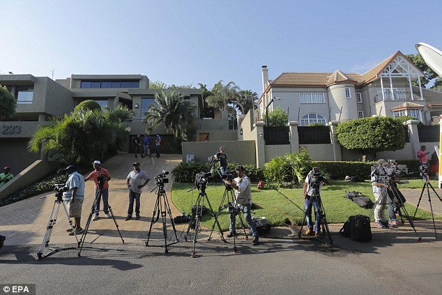 Αποφυλακίστηκε ο Όσκαρ Πιστόριους -Σε κατ'οίκον περιορισμό στο σπίτι-παλάτι του θείου του [εικόνες] | iefimerida.gr 2