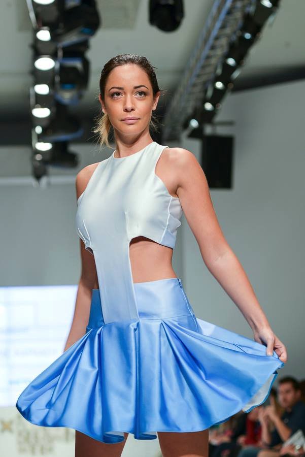 Ελλη Παπαγγελή: Η σέξι ΟΝΝΕΔίτισσα με καυτό μίνι σε πασαρέλα [εικόνες]  | iefimerida.gr 2