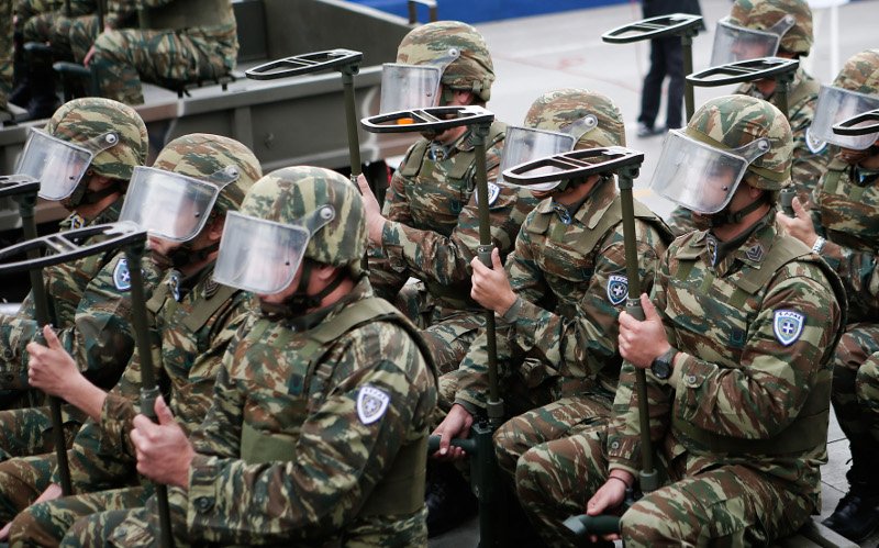 Τεθωρακισμένα, άρματα μάχης, καταδρομείς και F-16 οι πρωταγωνιστές της στρατιωτικής παρέλασης στη Θεσσαλονίκη [εικόνες]  | iefimerida.gr 10