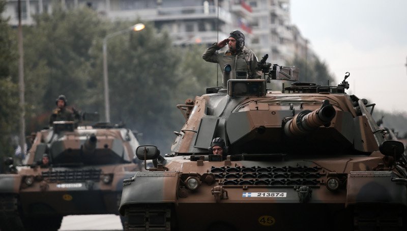 Τεθωρακισμένα, άρματα μάχης, καταδρομείς και F-16 οι πρωταγωνιστές της στρατιωτικής παρέλασης στη Θεσσαλονίκη [εικόνες]  | iefimerida.gr 2