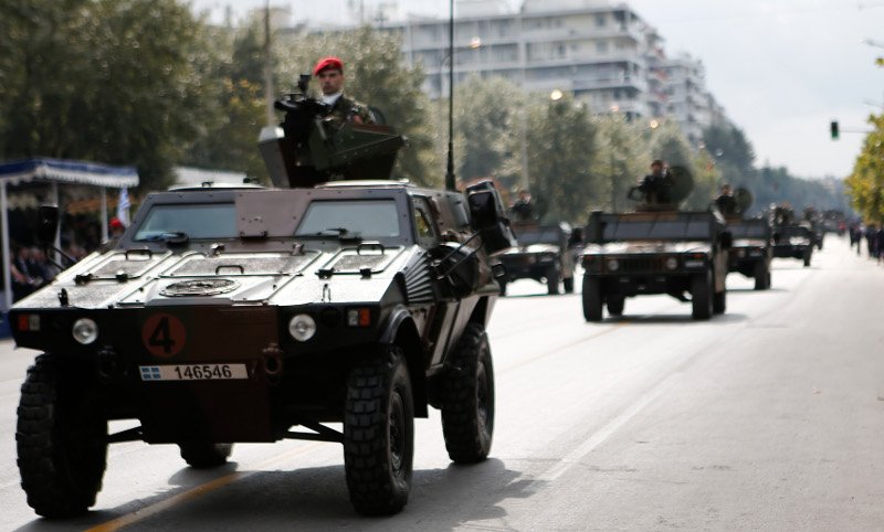 Τεθωρακισμένα, άρματα μάχης, καταδρομείς και F-16 οι πρωταγωνιστές της στρατιωτικής παρέλασης στη Θεσσαλονίκη [εικόνες]  | iefimerida.gr 3