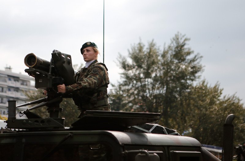 Τεθωρακισμένα, άρματα μάχης, καταδρομείς και F-16 οι πρωταγωνιστές της στρατιωτικής παρέλασης στη Θεσσαλονίκη [εικόνες]  | iefimerida.gr 4