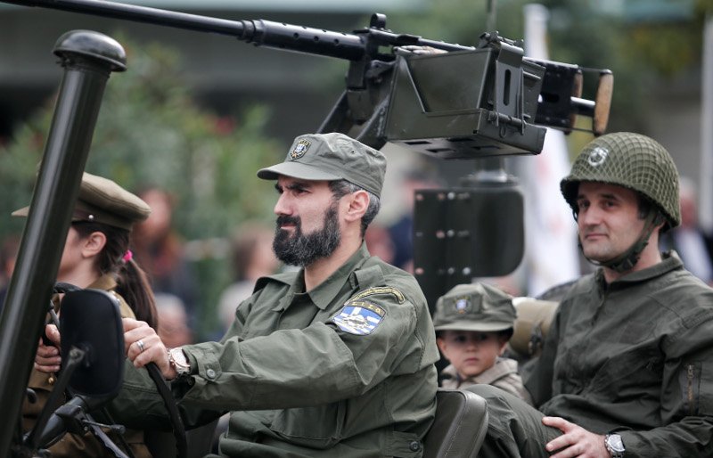 Τεθωρακισμένα, άρματα μάχης, καταδρομείς και F-16 οι πρωταγωνιστές της στρατιωτικής παρέλασης στη Θεσσαλονίκη [εικόνες]  | iefimerida.gr 5