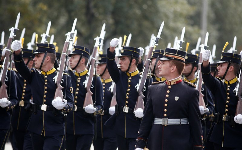 Τεθωρακισμένα, άρματα μάχης, καταδρομείς και F-16 οι πρωταγωνιστές της στρατιωτικής παρέλασης στη Θεσσαλονίκη [εικόνες]  | iefimerida.gr 9