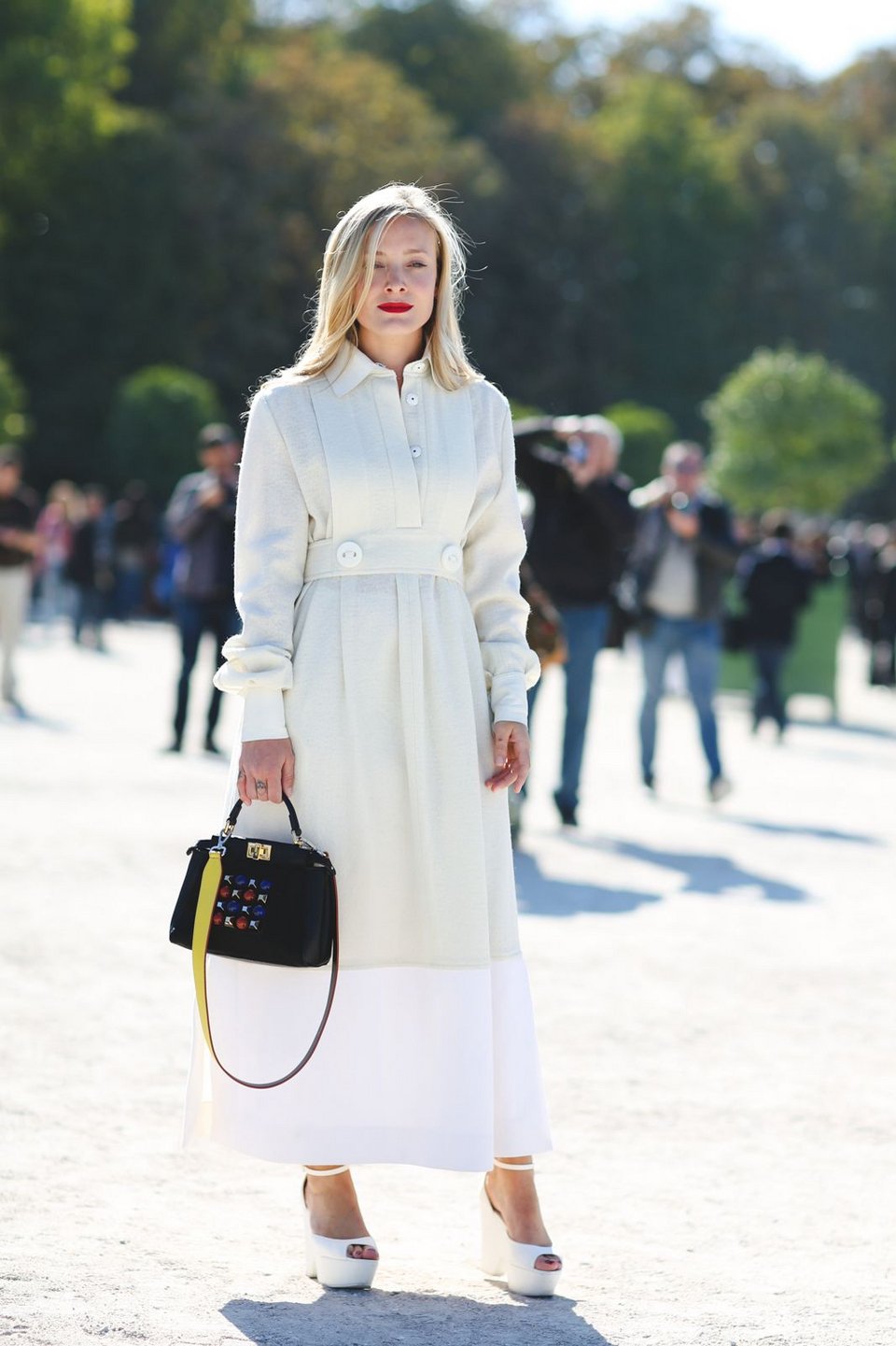 «Τι φοράει αυτή;»: Εβδομάδα μόδας στο Παρίσι και οι Παριζιάνες ντύθηκαν έξαλλα - Ξεχύθηκαν στους δρόμους και εντυπωσίασαν [εικόνες] | iefimerida.gr 5