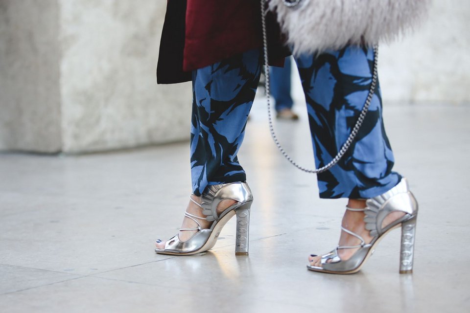 «Τι φοράει αυτή;»: Εβδομάδα μόδας στο Παρίσι και οι Παριζιάνες ντύθηκαν έξαλλα - Ξεχύθηκαν στους δρόμους και εντυπωσίασαν [εικόνες] | iefimerida.gr 2