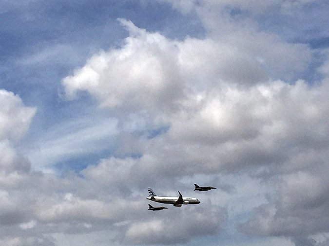 Εντυπωσιακή άσκηση: F16 αναχαιτίζουν Airbus που πετά προς την Αθήνα [εικόνες] | iefimerida.gr 1