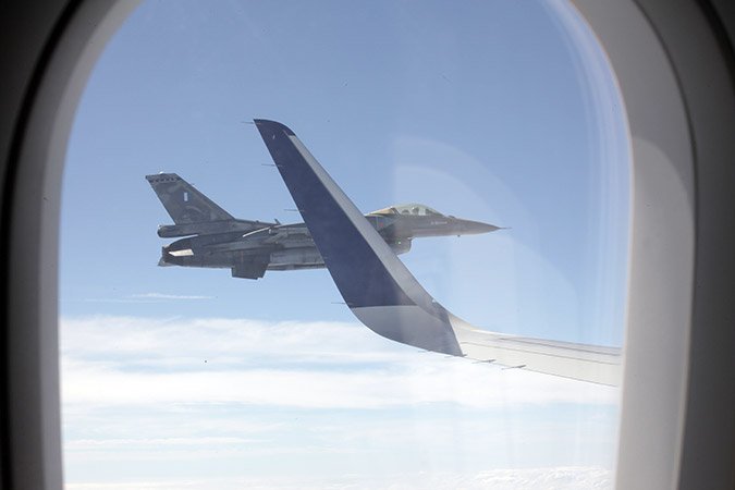 Εντυπωσιακή άσκηση: F16 αναχαιτίζουν Airbus που πετά προς την Αθήνα [εικόνες] | iefimerida.gr 2