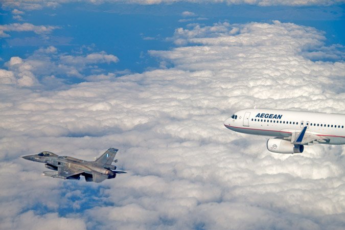 Εντυπωσιακή άσκηση: F16 αναχαιτίζουν Airbus που πετά προς την Αθήνα [εικόνες] | iefimerida.gr 4