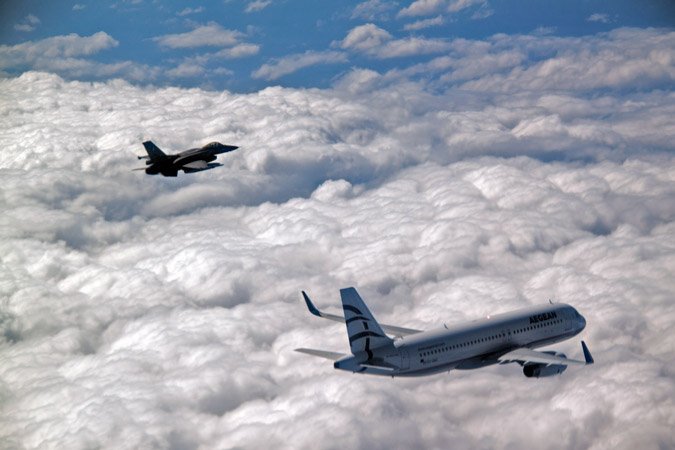 Εντυπωσιακή άσκηση: F16 αναχαιτίζουν Airbus που πετά προς την Αθήνα [εικόνες] | iefimerida.gr 5