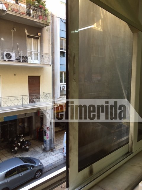 Οι ζημιές στα γραφεία του ΠΑΣΟΚ από την επίθεση με μολότοφ [εικόνες] | iefimerida.gr 0