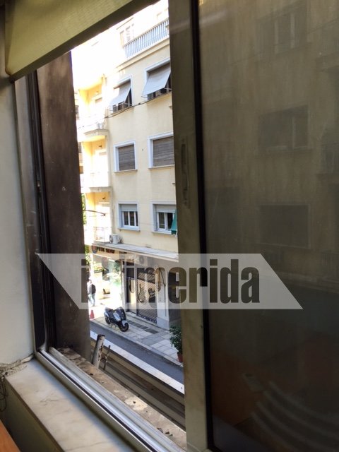 Οι ζημιές στα γραφεία του ΠΑΣΟΚ από την επίθεση με μολότοφ [εικόνες] | iefimerida.gr 1
