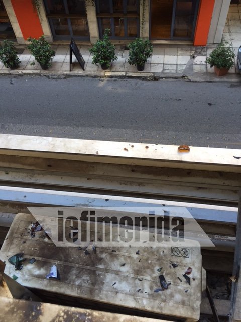 Οι ζημιές στα γραφεία του ΠΑΣΟΚ από την επίθεση με μολότοφ [εικόνες] | iefimerida.gr 2