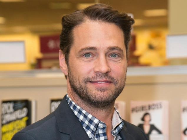 Beverly Hills 90210: Η Ντόνα (Τόρι Σπέλινγκ) αποκαλύπτει με ποια αγόρια από τη σειρά είχε κάνει σεξ [βίντεο] | iefimerida.gr 3