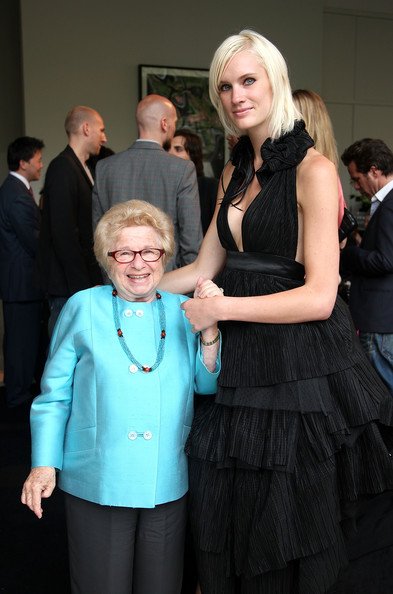 Ντόκτορ Ρουθ -Η γιαγιά που έμαθε στους Αμερικανούς τι είναι το σεξ [εικόνες] | iefimerida.gr 1