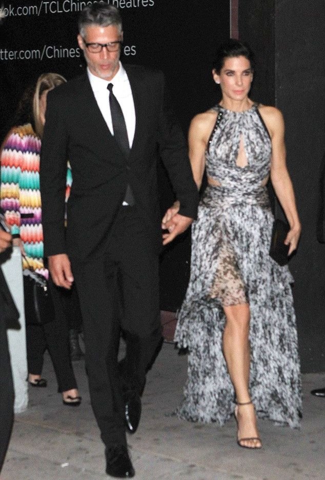 Σάντρα Μπούλοκ: Επίσημη εμφάνιση με τον νέο της έρωτα [εικόνες]  | iefimerida.gr 3