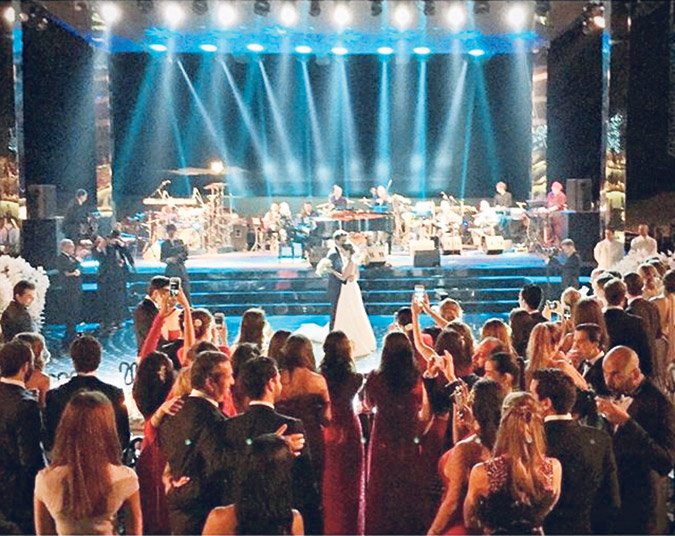 Γάμος χλιδής κόρης Αιγύπτιου μεγιστάνα στο Νείλο -Η Ελληνίδα «πεθερά» και οι προσκεκλημένοι από την Ελλάδα [εικόνες] | iefimerida.gr 0